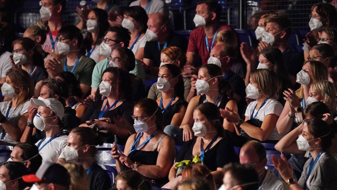 Participants wore FFP2 protective face masks during the performance.