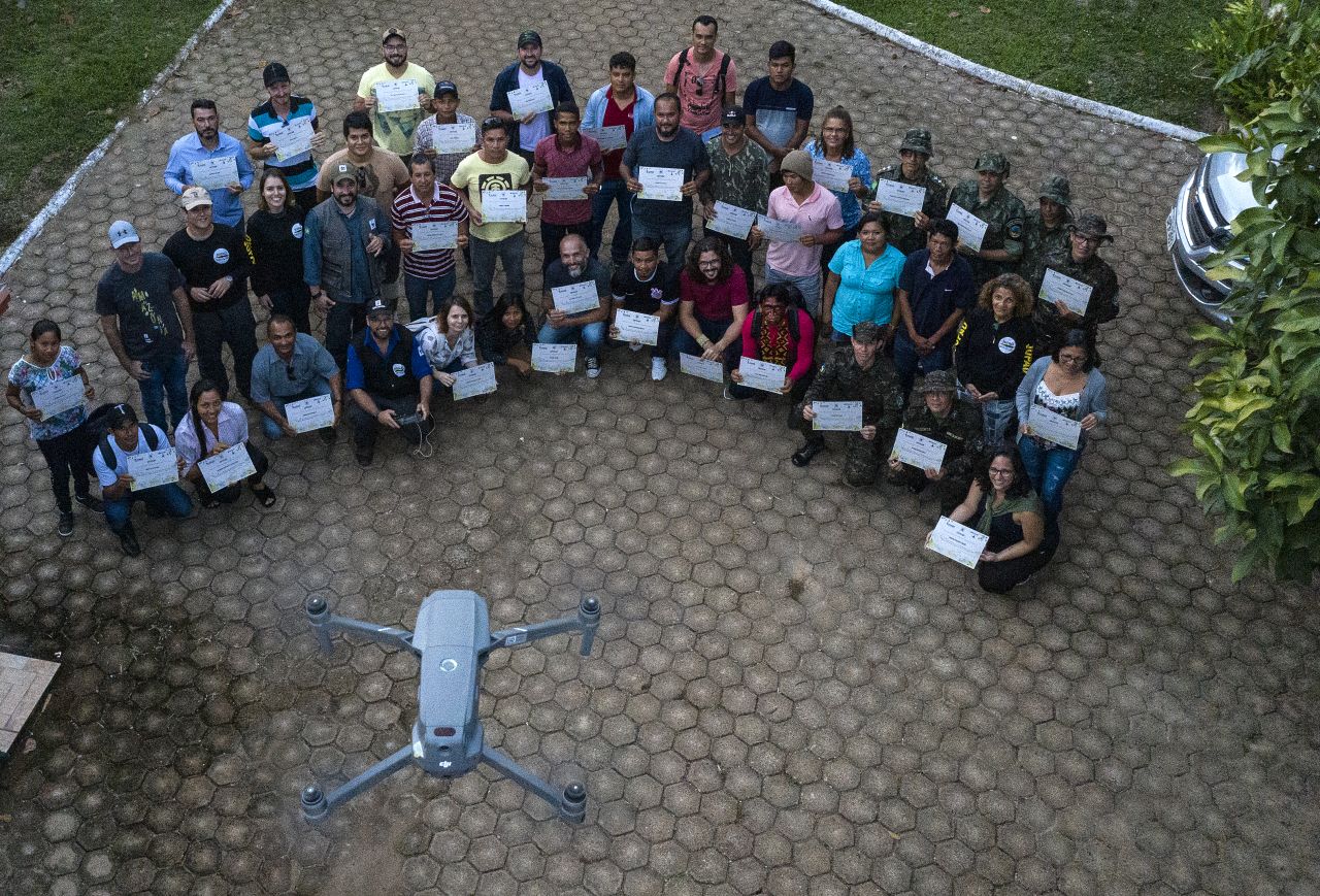 The WWF-Kaninde project trained a group of representatives from five indigenous communities and others involved in forest protection. A total of 19 drones were donated to 18 organizations in the Amazon region.