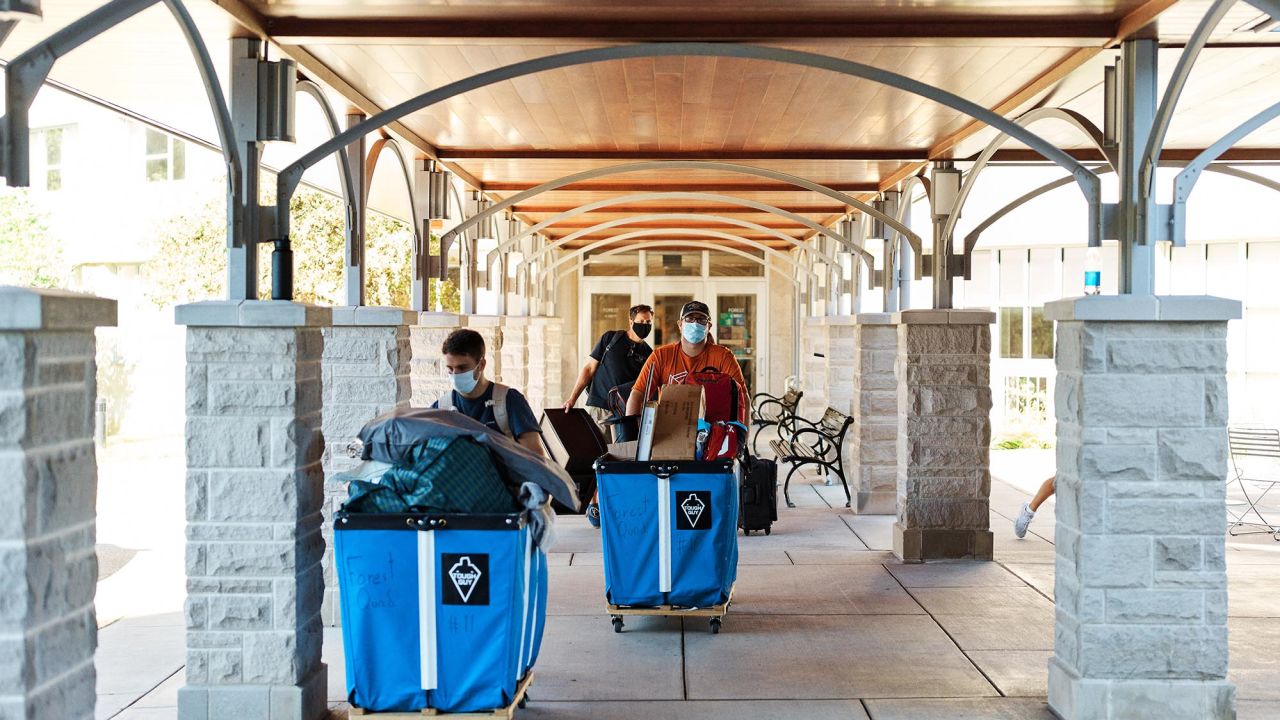 Students move in for the fall 2020 semester during the Covid-19 epidemic at IU Bloomington even though most classes will be held virtually.