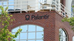 10 May 2018, US, Palo Alto: The logo of the data analysis company Palantir can be seen at the company's headquarters. (to dpa ''Palantir chief defends work for security authorities' (Credit Image: © Andrej Sokolow/DPA via ZUMA Press)