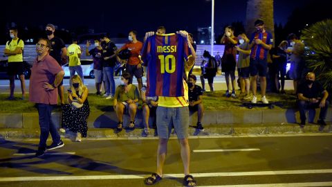 Barcelona supporters gather outside the Camp Nou to show their displeasure with Bartomeu.
