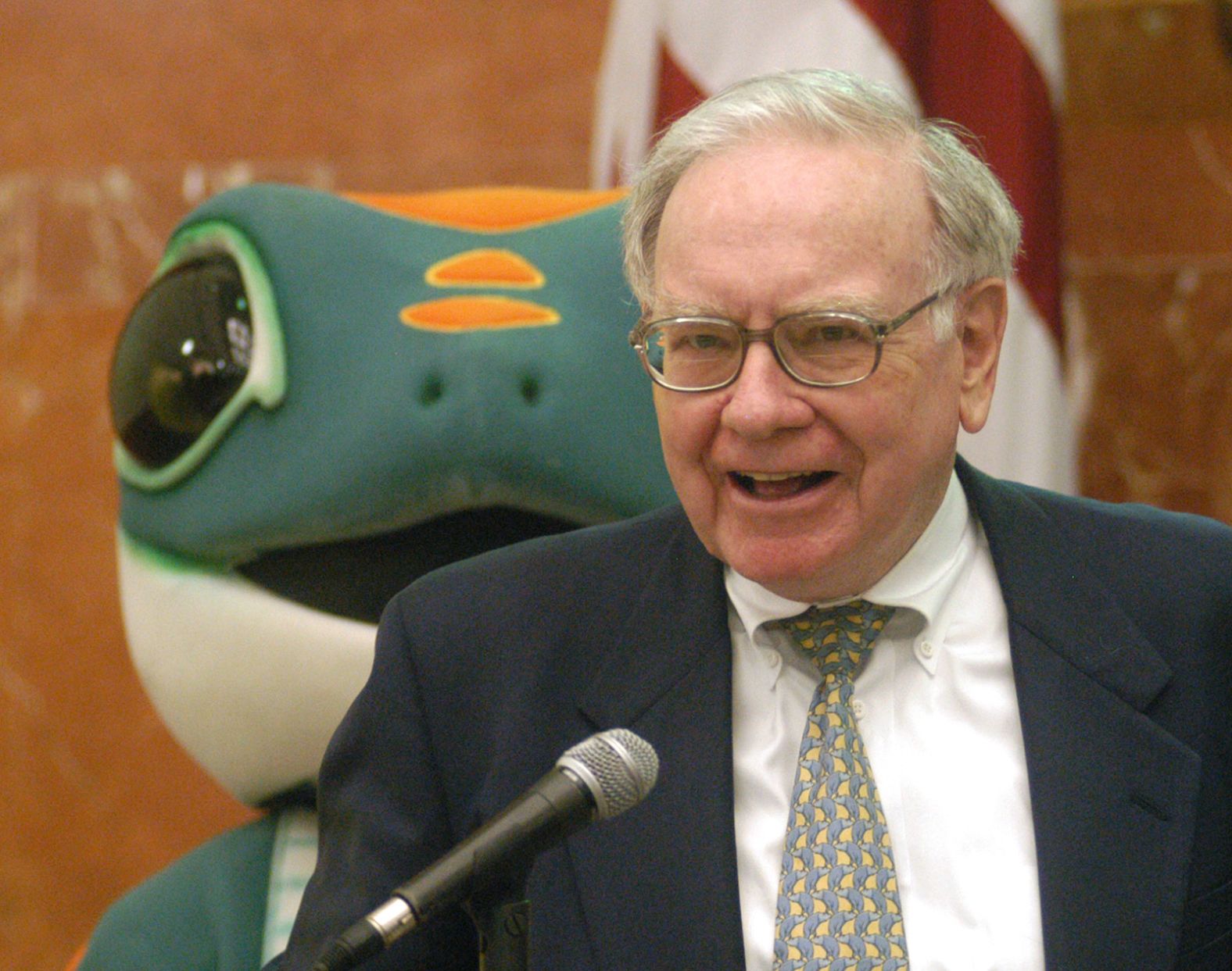 Buffett attends a GEICO ceremony in Trenton, New Jersey, in 2004.