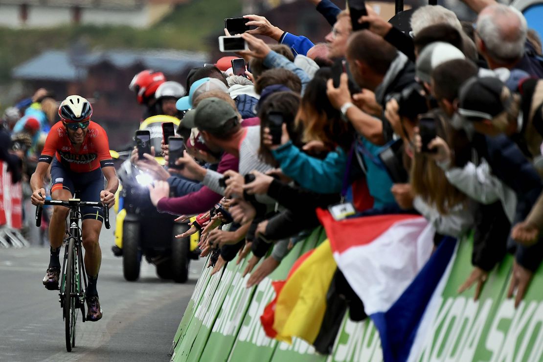 Fans cheer Italy's Vincenzo Nibali in the last kilometre before the finish line of the twentieth stage of the 106th edition of the Tour de France cycling race between Albertville and Val Thorens, in Val Thorens, on July 27, 2019. 
