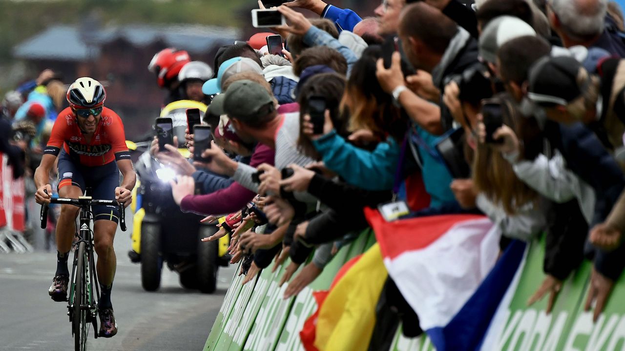 Fans cheer Italy's Vincenzo Nibali in the last kilometre before the finish line of the twentieth stage of the 106th edition of the Tour de France cycling race between Albertville and Val Thorens, in Val Thorens, on July 27, 2019.