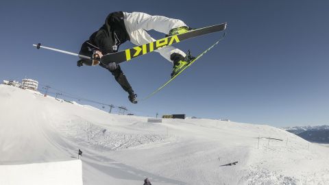 Is it a bird or a plane? No it's Andri Ragettli ...