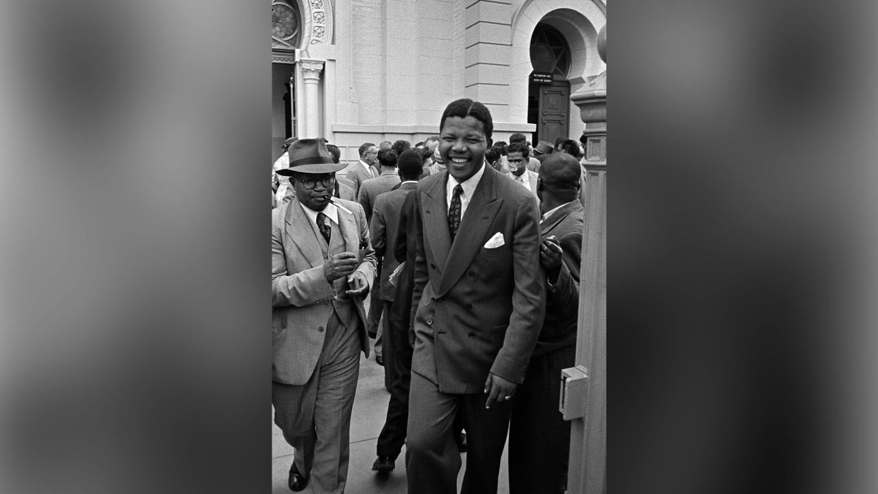 Nelson Mandela and Moses Kotane during the 1958 Treason Trial.