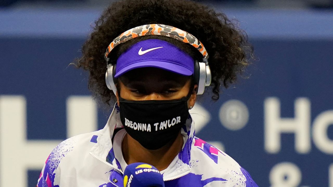 Osaka wears a mask in honor of Breonna Taylor before her first-round match against Misaki Doi.