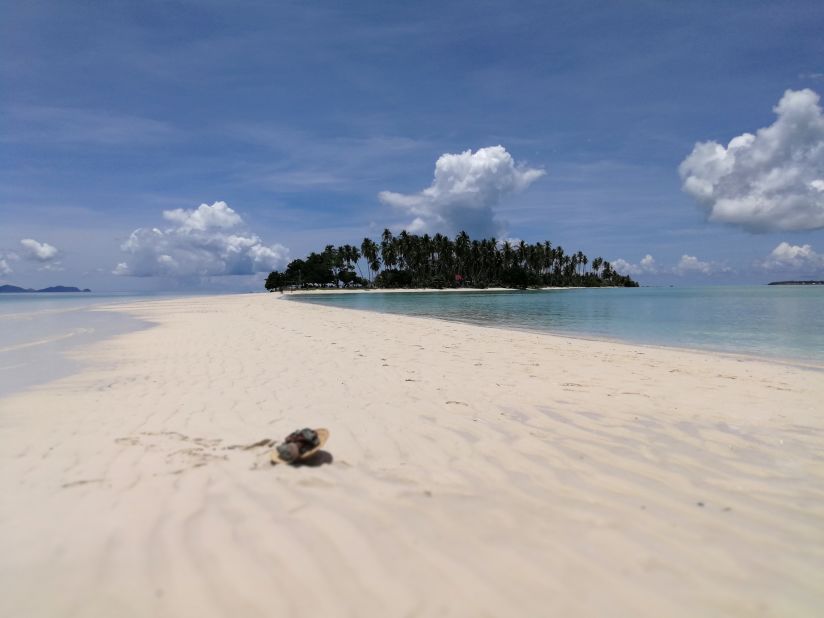 <strong>Panampangan Island:</strong> Panampangan's sandbar, in the southernmost province of Tawi-Tawi, is more than 3.1 kilometers long. The sandy strip remains submerged most of the day, only peeking out at low tide. 