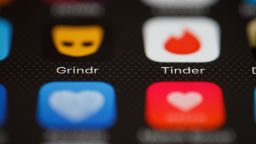 pakistan blocks tindr grindr apps