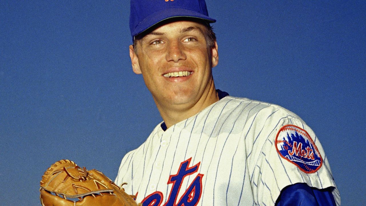 Tom Seaver, Hall of Fame pitcher, dies at 75