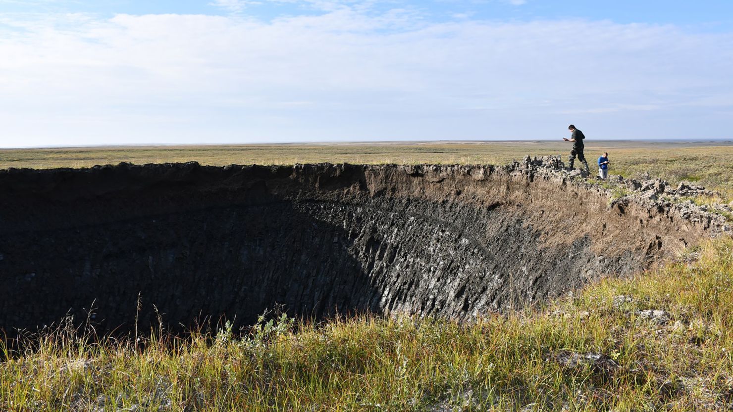 In August 2020, the RAS Institute of Oil and Gas Problems, supported by the local Yamal authorities, conducted a major expedition to the new crater. Skoltech researchers were part of the final stages of that expedition.
Credit: Evgeny Chuvilin