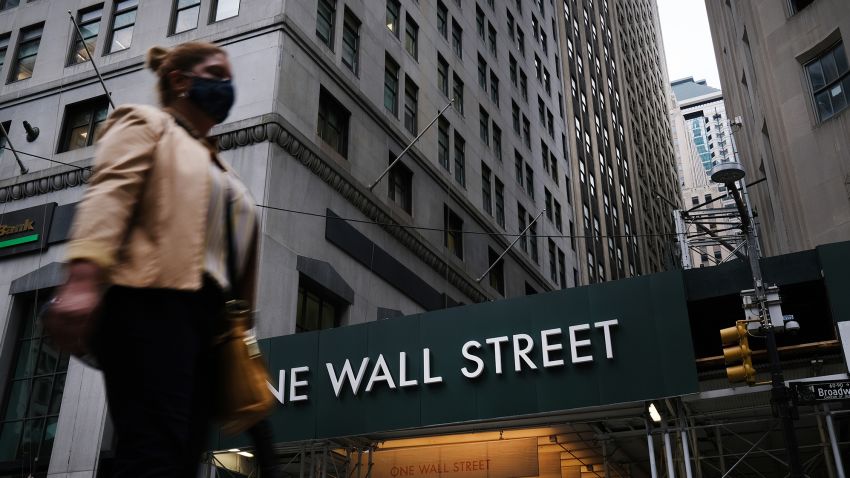People walk by Wall Street in lower Manhattan on September 02, 2020 in New York City. The Dow gained 454.84 points, or 1.59 percent, to close at 29,100.50. Closing less than 2 percent from an all-time high, the Dow posted its best rally since mid-July and closed.  (Photo by Spencer Platt/Getty Images)