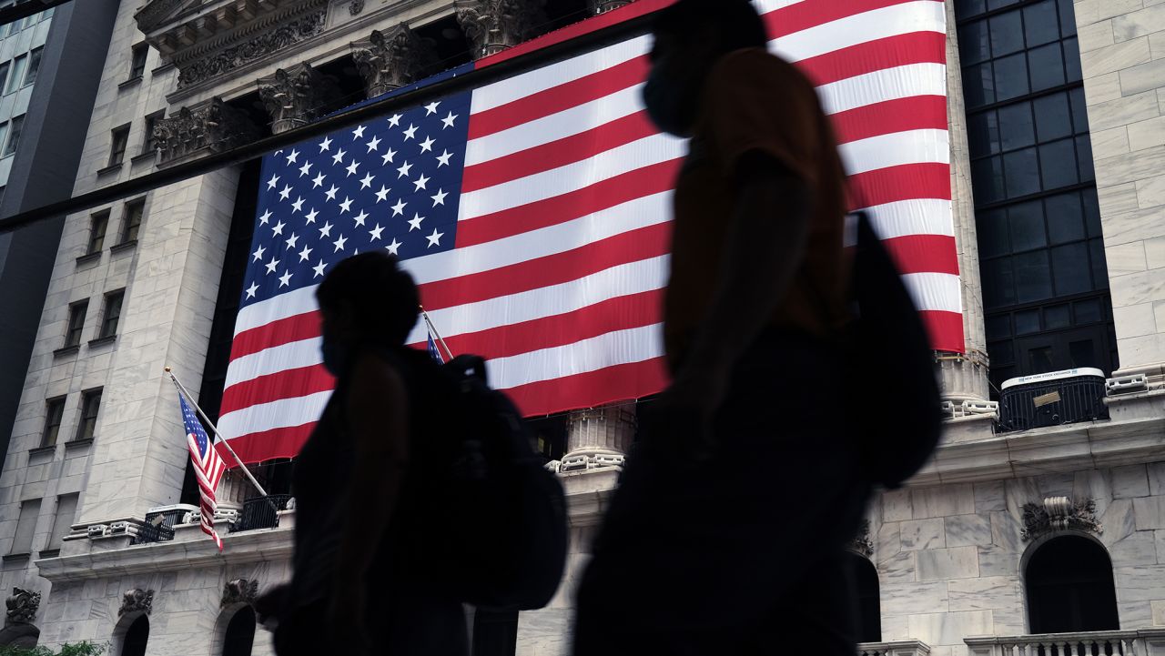 The Stock Market stands in lower Manhattan on September 02, 2020 in New York City. The Dow gained 454.84 points, or 1.59 percent, to close at 29,100.50. Closing less than 2 percent from an all-time high, the Dow posted its best rally since mid-July and closed.  (Photo by Spencer Platt/Getty Images)