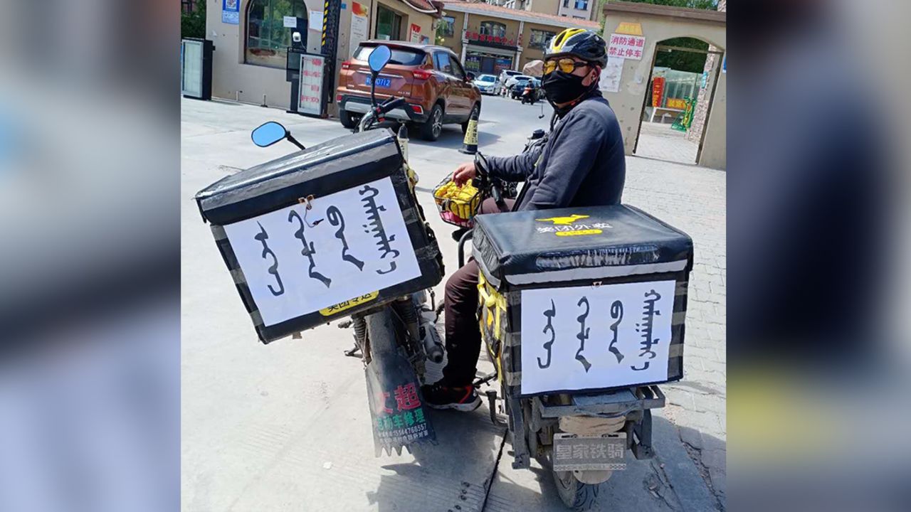 Some food delivery workers in Inner Mongolia have stuck signs reading "save our mother tongue" on their bikes.