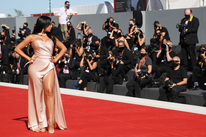 Argentinian-Spanish model and actress Georgina Rodriguez at the premiere of the Pedro Almodóvar film "The Human Voice," wearing a high-slit Pronovias made-to-measure dress.