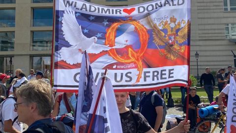 Marchers held signs that implored US President Donald Trump and Russian President Vladimir Putin to "free" Germany.