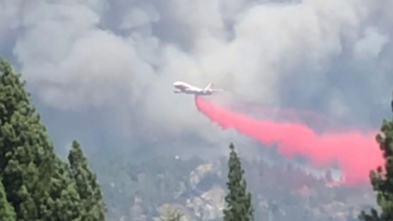 An air tanker drops fire retardant on the wildfire in the Sierra National Forest.