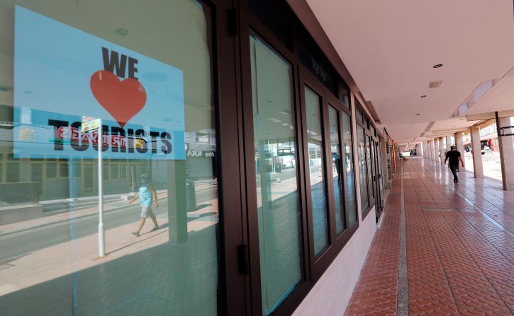 <strong>Tough times:</strong> Officials in the Balearics are concerned about what the winter might look like, given it's been a tough summer. Pictured here: a banner in a closed bar on Punta Ballena street in Mallorca, Spain in July.