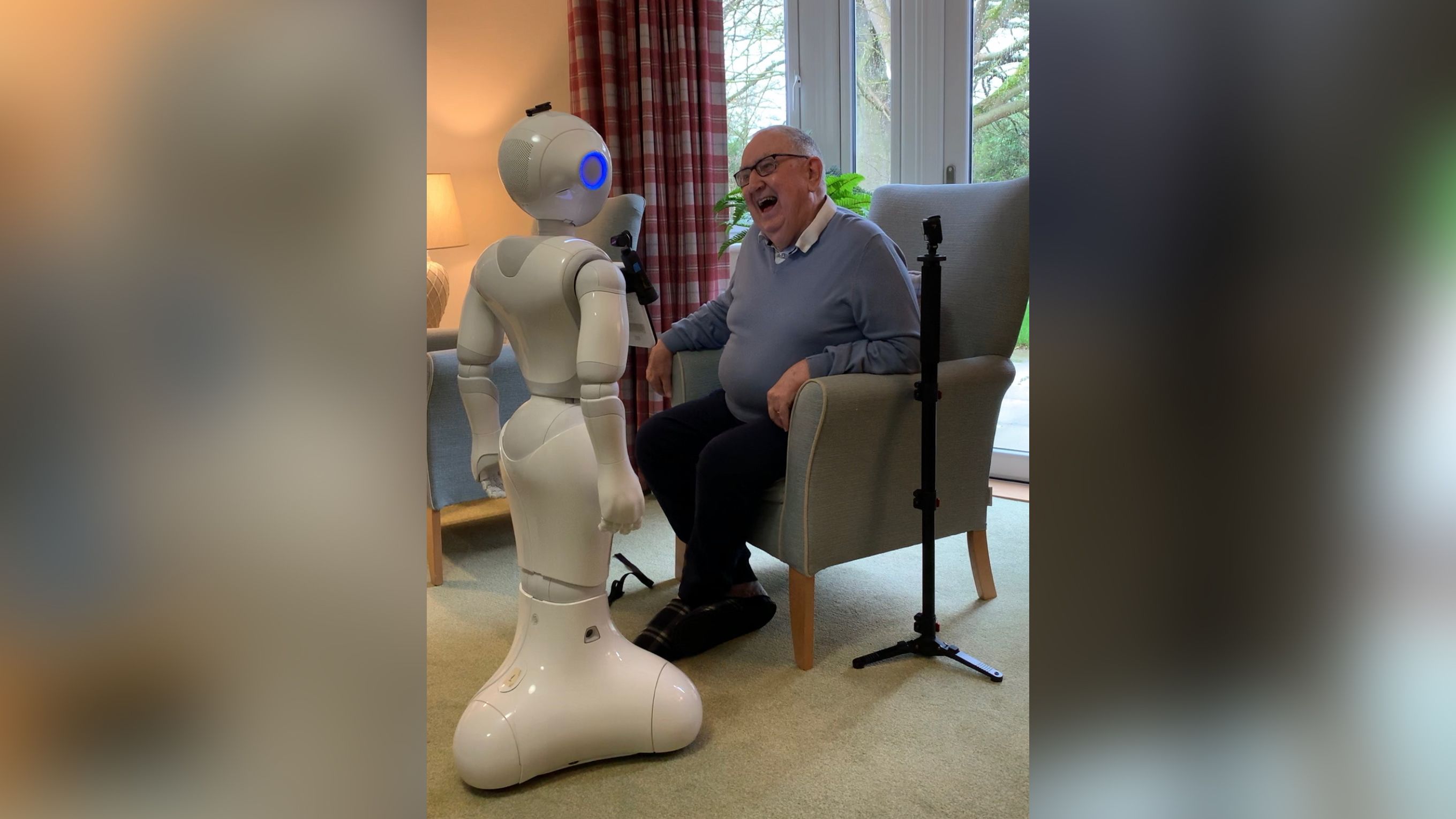 Talking robots be used to combat loneliness and boost mental health in care homes | CNN