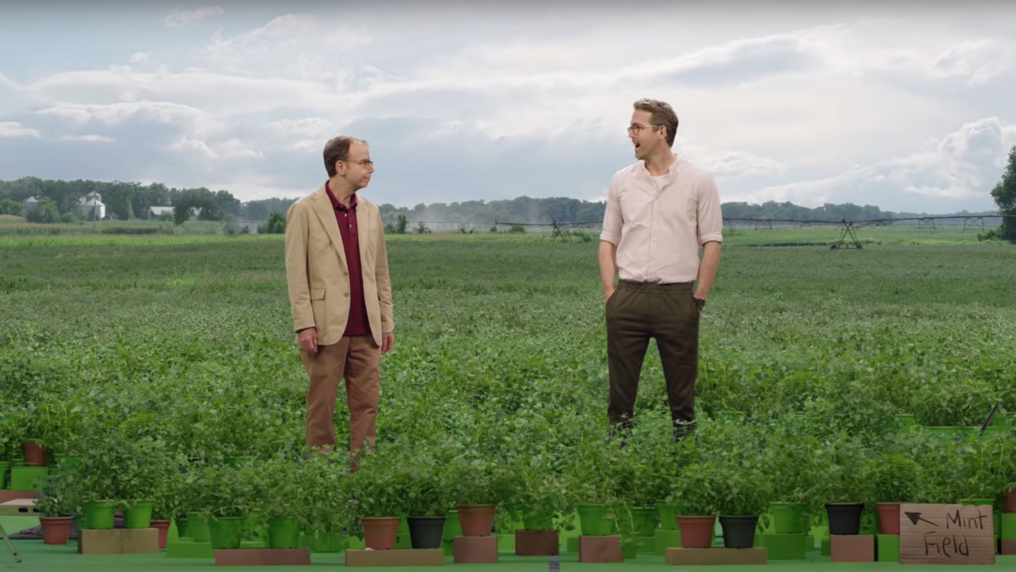 Actors Rick Moranis and Ryan Reynolds chat in a new Mint Mobile commercial.