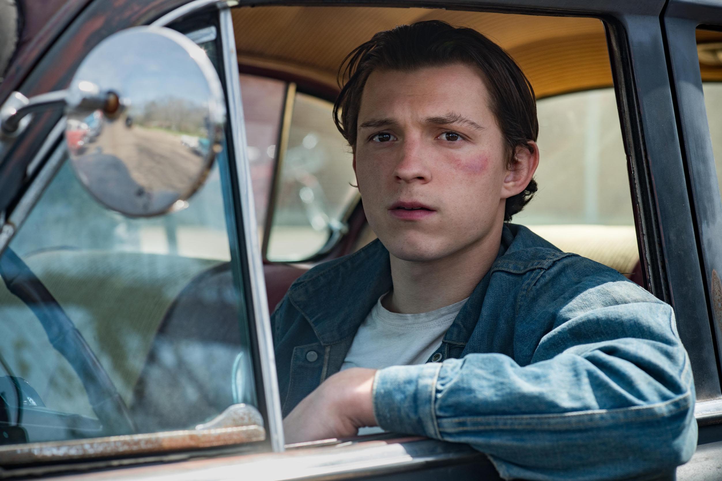 The Devil All The Time Cast: Tom Holland And Robert Pattinson Star