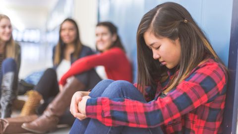 Thirteen-year-olds who weren't very popular with their peers growing up seem to have a higher risk of developing circulatory system disease in later life, a study released Tuesday has found.