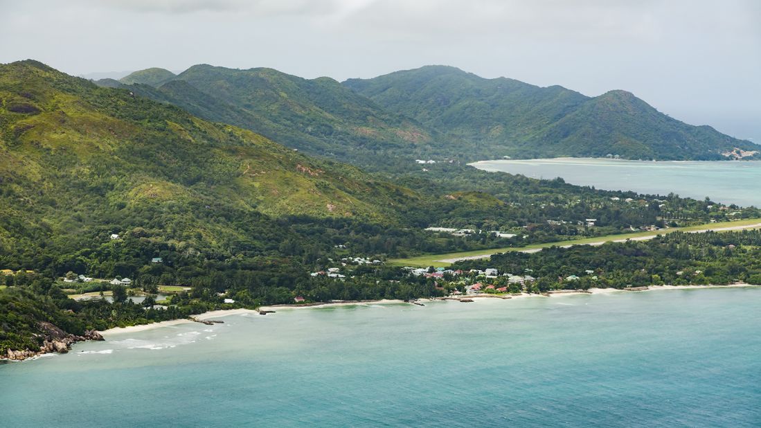 <strong>8. Praslin Island Airport, Seychelles: </strong>Praslin, once a hideaway for pirates, is the second-largest island in the Seychelles in the Indian Ocean. 
