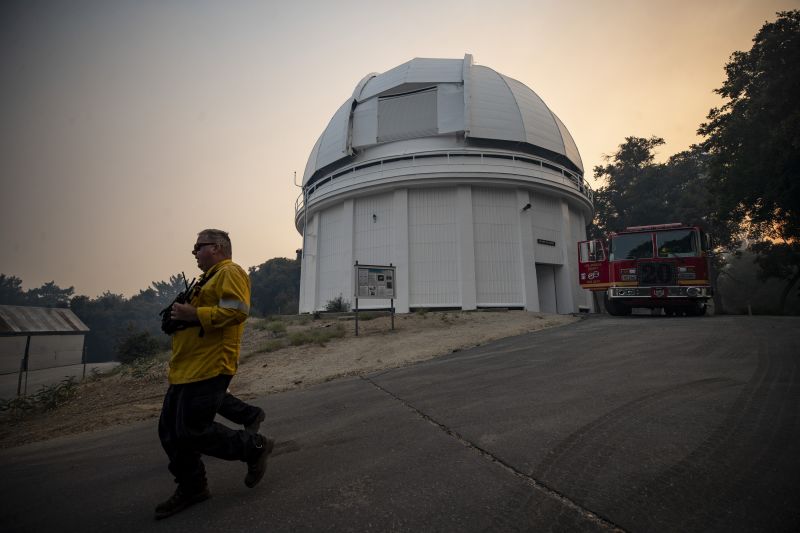 Wildfire comes within 500 feet of famed California observatory