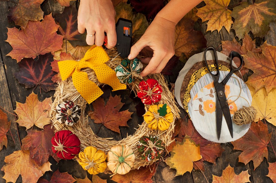 Turn nature into fall-themed art. 
