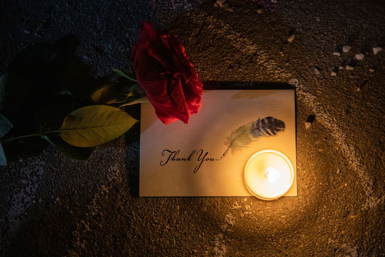 A "thank you" note sits at Ginsburg's makeshift memorial during a vigil outside of the Supreme Court on September 19.