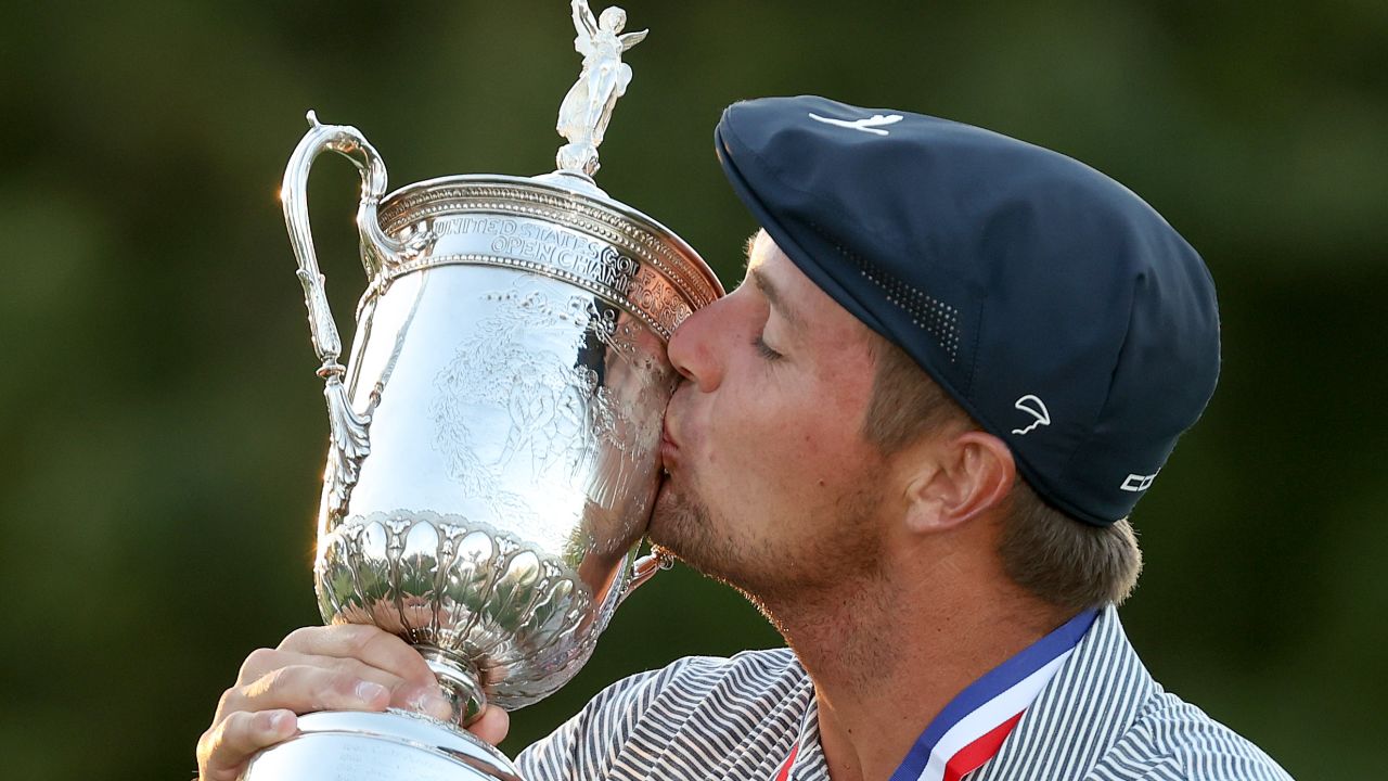 DeChambeau kisses the championship trophy in celebration after winning the 120th US Open.