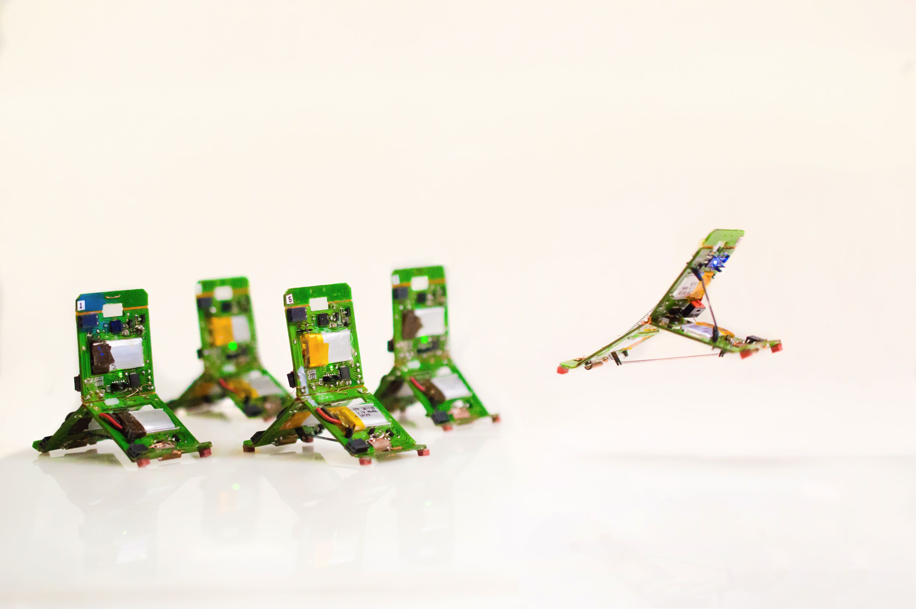 tweet sekstant sidde Insect-inspired robots that can jump, fly and climb are almost here | CNN