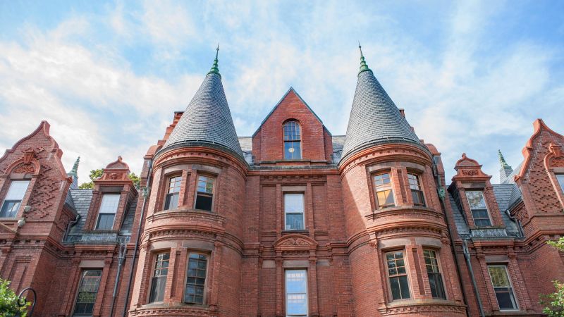 NextImg:Wellesley College students vote in favor of adopting gender-neutral language and opening admissions to all nonbinary and transgender applicants | CNN