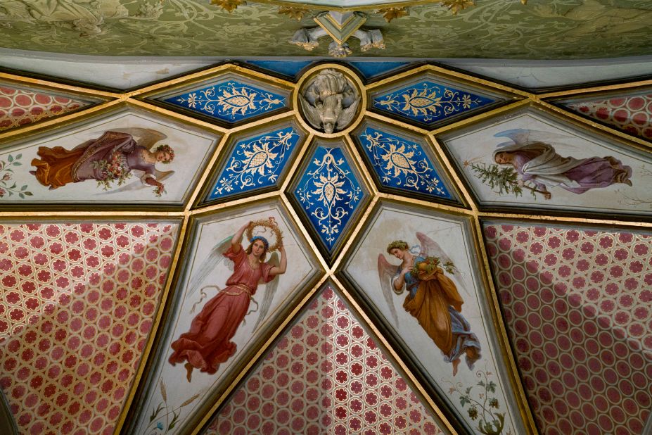 The four seasons are depicted on a ceiling at Hohenzollern Castle.