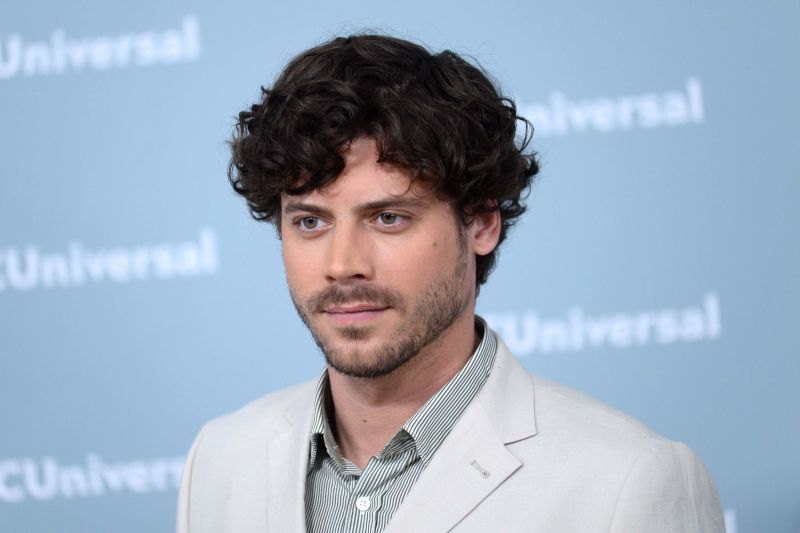 François Arnaud shares that he identifies as bisexual | CNN