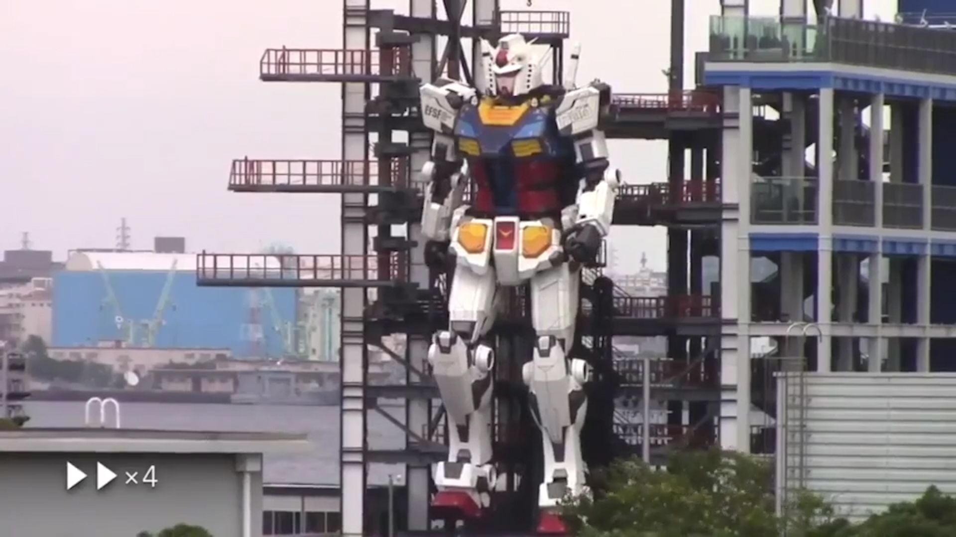 Giant Robot towers over Tokyo To celebrate the 30th anniversary of