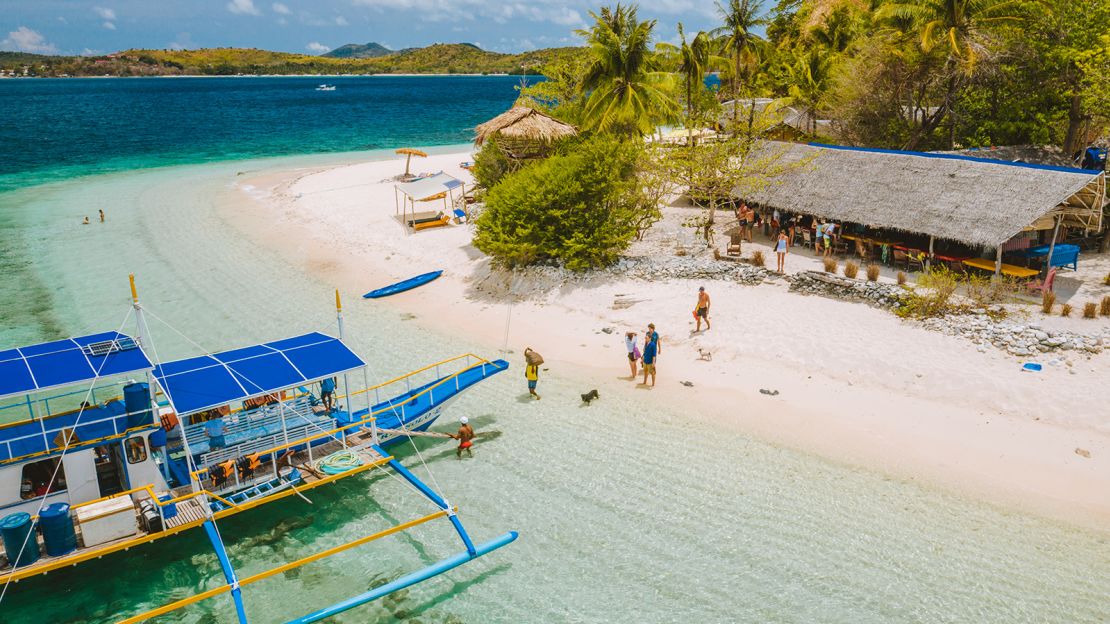 Tao's expeditions take place aboard a traditional wooden paraw sailboat.