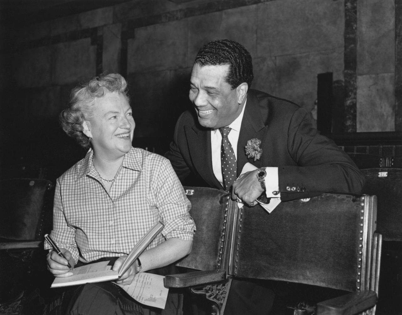 Hutchinson and comedian Gracie Fields during a rehearsal for the television show "Welcome Home to the Queen" at Lime Grove Studios, London, on May 14, 1954.
