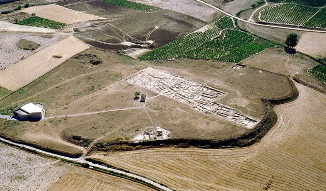 La Hoya was destroyed in a violent attack between 350 and 200 BC.