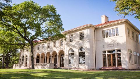 Commodore Perry Estate in Austin, Texas, opened in June 2020 as part of the Auberge Resorts Collection.