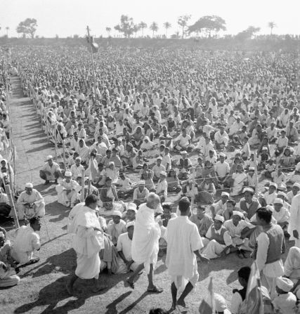 Gandhi attends a mass meeting in West Bengal, India, in 1945.