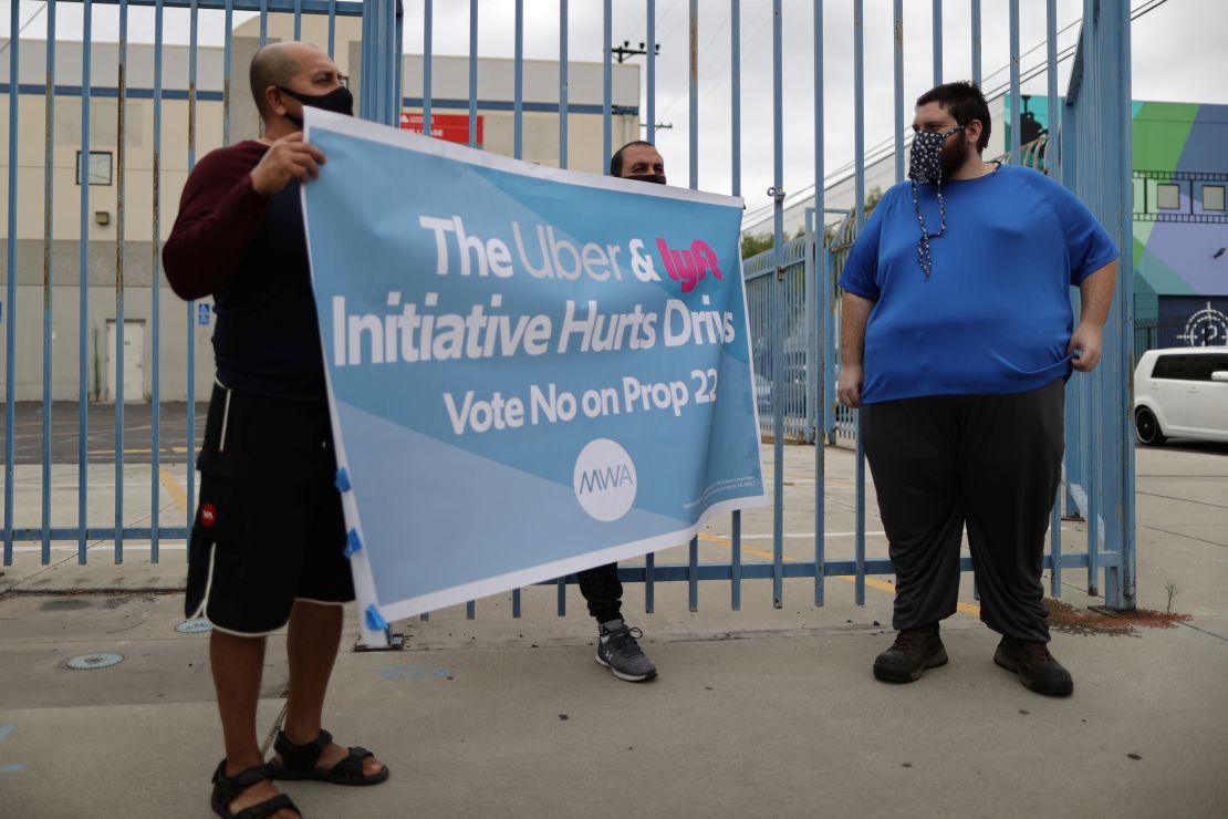 Drivers join a car caravan at a protest by Uber and Lyft drivers against the upcoming California Proposition 22 ballot measure, which would exempt rideshare companies from classifying their drivers as employees, in Los Angeles, California, U.S., August 6, 2020.  REUTERS/Lucy Nicholson