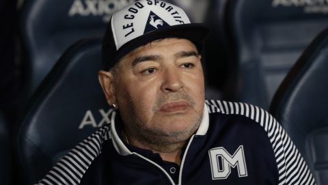 Maradona before the start of an Argentina First Division match between Boca Juniors and Gimnasia La Plata.