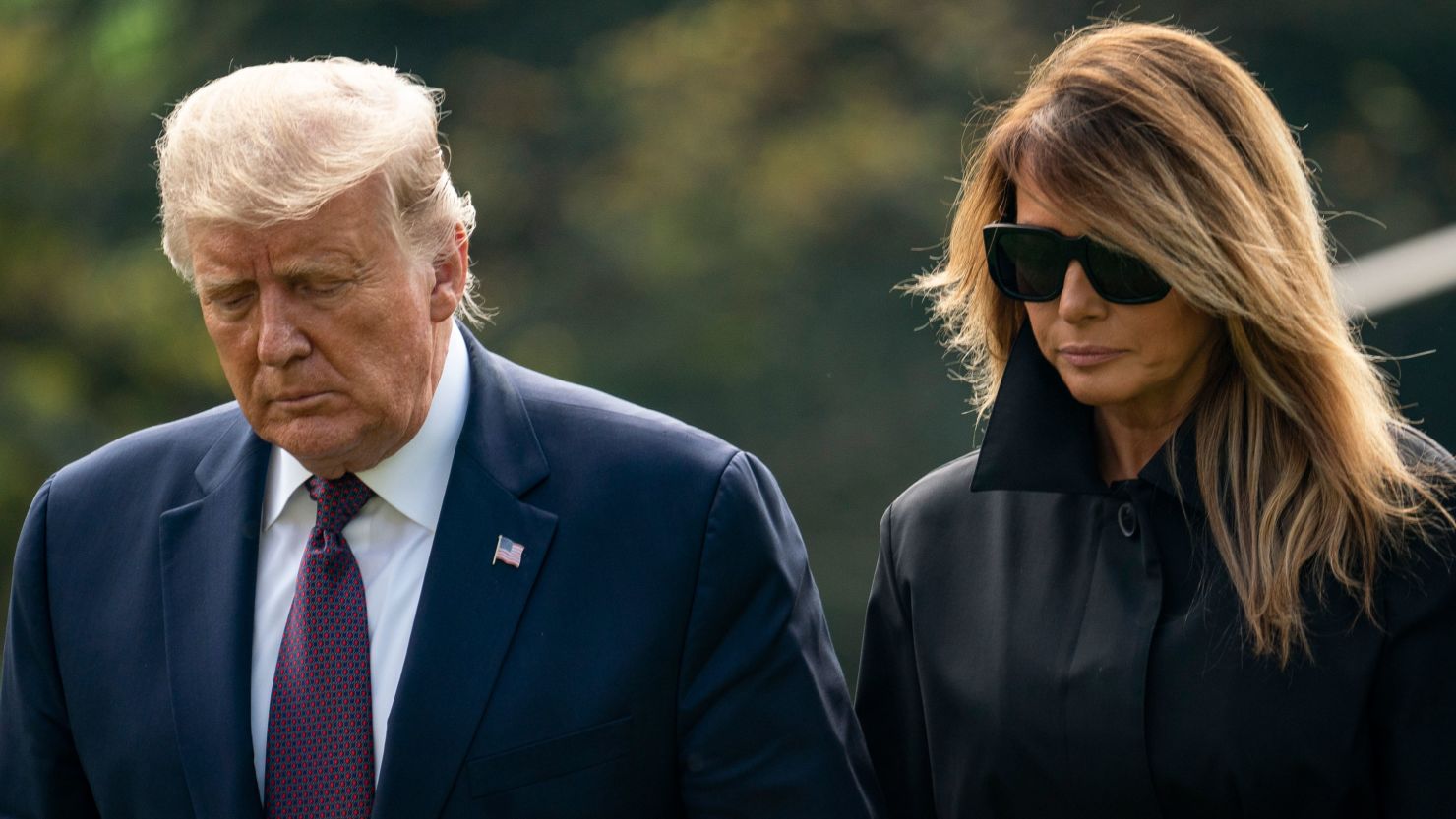 U.S. President Donald Trump and first lady Melania Trump walk to the White House residence as they exit Marine One on the South Lawn of the White House on September 11, 2020 in Washington, DC. (Photo by Drew Angerer/Getty Images)