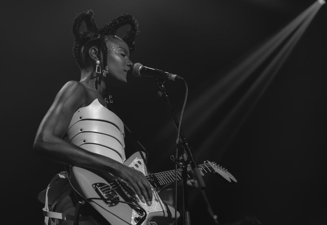 Shingai's live performances are dramatic and captivating, featuring bold outfits from African designers.