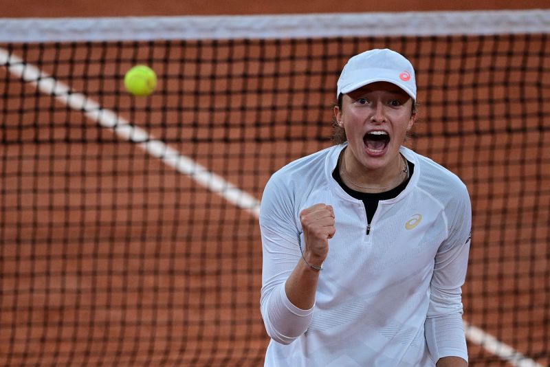 Teenager Swiatek stuns top seed Simona Halep at French Open CNN