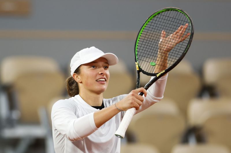 Teenager Swiatek stuns top seed Simona Halep at French Open CNN