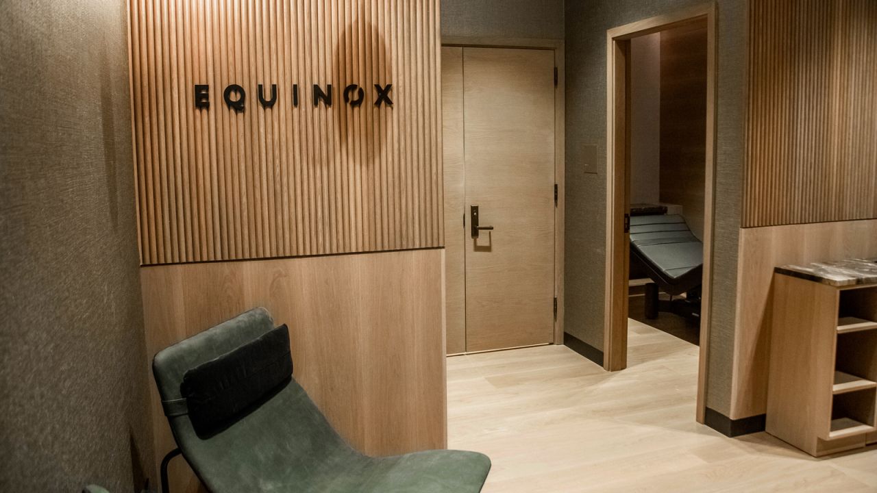 The Equinox Spa in the JFK Centurion Lounge features the Equinox Body Lab, which is normally only accessible within Equinox clubs. 