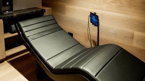 The spa also features vibro-acoustic chairs to help fliers relax before takeoff.