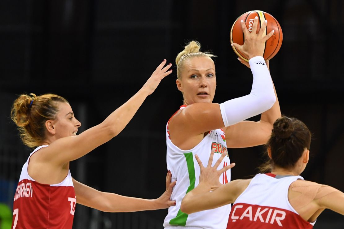 Leuchanka (middle) holds the ball between Turkey's point-guard's Birsel Vardarli Demirmen (left) and Olcay Cakir (right).